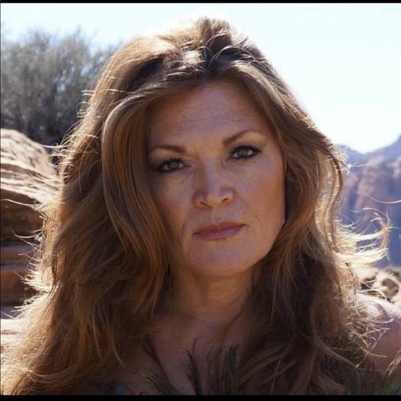 Meet your Posher, Reneé 🧜🏻‍♀️ good Juju everyday - Picture 1 of 3